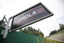 F1エミリア・ロマーニャGP中止決定で、チームが機材の搬出準備。モナコGPへの懸念はなし