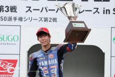 岡本、中須賀を制して初優勝「自分の力の100パーセントでプッシュした」／2023全日本ロード第3戦SUGO JSB1000レース1