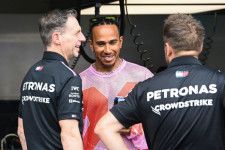 フェラーリF1代表とハミルトン、2024年に向けた契約交渉のうわさを否定