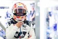 角田裕毅「予選ペースをもう少し改善する必要がある」多数のアップグレードをテスト、使用継続が決定／F1第7戦金曜
