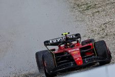 サインツ「高ダウンフォーストラックで苦しむ傾向。予選Q3に進めないおそれもある」フェラーリ／F1第14戦金曜