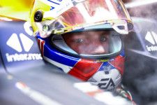 【F1インタビュー】週末を通して低速コーナーで問題を抱えるレッドブル「勝利のことは忘れていい」とフェルスタッペン