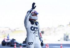 角田裕毅、メルセデスと0.084秒差の予選9番手「ホームGPでのQ3進出は信じられないほど特別な経験」／F1日本GP