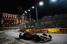 FIA、F1シンガポールGPでフェルスタッペンの妨害行為を罰しなかったのは誤りと認める。判例のデータベースから消去