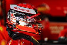 ビアンキ・トリビュートヘルメットで臨むルクレール「スペシャルラップを走りたい」フェラーリ／F1日本GP金曜