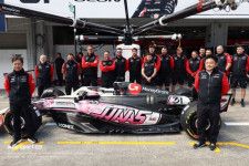 ハース、F1日本GP限定のスペシャルカラーリングを発表。ピンク色