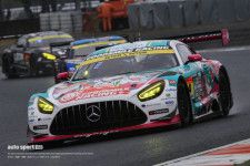 片岡が8年ぶり自身2度目のポール。初音ミクAMG、本命不振の 片岡が8年ぶり自身2度目のポール。初音ミクAMG、本命不振の