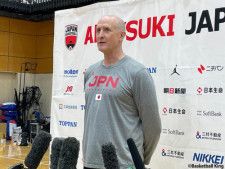 メディア対応を行ったホーバス男子日本代表HC [写真]＝バスケットボールキング