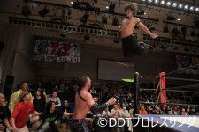 新日本ザックがクリスとの英国コンビで上野＆MAOと熱闘ドロー！　「次DDTに来る時はIWGP世界ヘビー級王者としてリングに戻る」