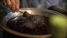 すっきりした味わいの和牛串のどて煮で昼から飲める！京都・五条『沐 moku』にて。
