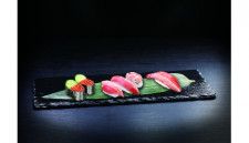 くら寿司、「味付いくら」を特別価格で味わえるほか、豪華かにメニューを取り揃えたフェアを開催