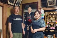 剣太さんの父・英士さんと母・奈美さん（2023年8月、筆者撮影）