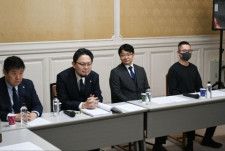 左から田畑弁護士、田中弁護士、元信者の根尾さん、ナオトさん（2023年11月20日、国会、弁護士ドットコムニュース撮影）