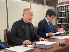 記者会見する有田芳生氏（左）と神原元弁護士（2024年2月14日、弁護士ドットコムニュース撮影）