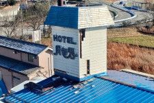 能登半島地震で被害を受けたラブホテル「月世界」（提供）