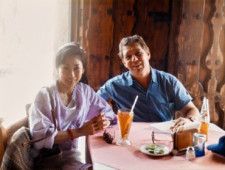 青木冨貴子さん「アローン・アゲイン」インタビュー　米国人ジャーナリストの夫と過ごした33年「大恋愛でした」