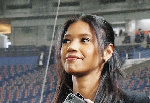 まるで美しき人魚！ドジャース名物リポーター、連日のビキニ投稿に「スタイルが良い、しかも美脚」「女神！」