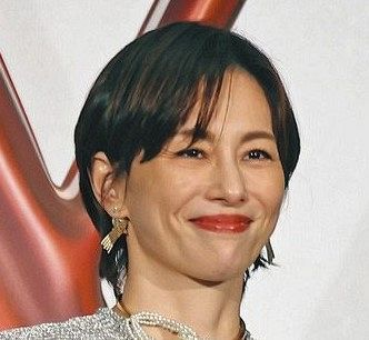 「圧倒的美しさ」人気女優、大人の妖艶ショット　ファン歓喜「官能の美」「毎年歳を重ねているか疑います」