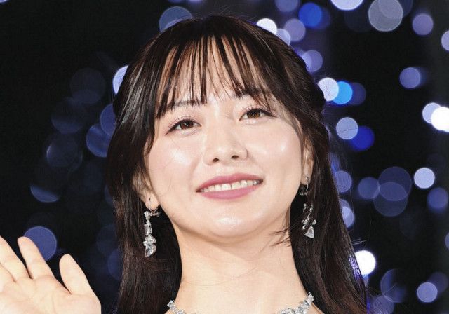 森香澄アナ、『あざとかわいい振り返り浴衣』ショットにフォロワー「暑さも吹っ飛びそうな可愛さ」「イチコロやん」「一緒に花火みたい」