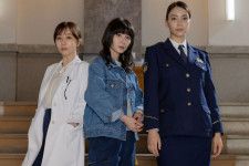 オリジナル作品の新ドラマで共演する（左から）田中みな実、松岡茉優、滝沢カレン