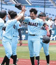 【大学野球】横浜商大４番・宮崎海、監督予言通りのサヨナラソロ！　ハマスタのバックスクリーンに叩き込んだ