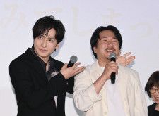 映画「告白　コンフェッション」の完成披露試写会であいさつを行ったＷ主演の生田斗真（左）とヤン・イクチュン