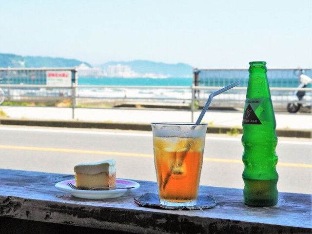 由比ガ浜の青い海を眺めてのんびり過ごすシーサイドカフェ♪鎌倉「Daisy’s Cafe」