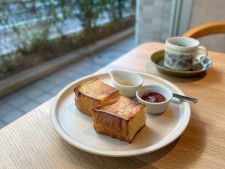 もっちり香ばしい♪AOSANの角食トーストをコーヒーと一緒に「堀口珈琲 狛江店」がリニューアルオープン