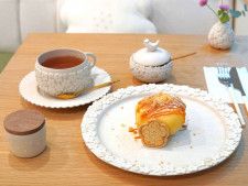 陶芸作家のつくるお花のティーカップとお皿でほっこり一休み♪葉山「tomokoubou cafe & gallery」