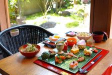 古都鎌倉らしい情緒を感じる和風庭園を眺めてお昼ごはん♪蕎麦と会席の店「季節料理 あら珠」