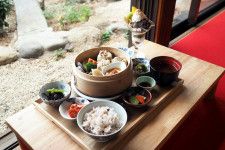 藤沢駅から5分♪ 築100年の古民家カフェでランチ&ゆったり甘味時間「甘味とごはんや 八一」