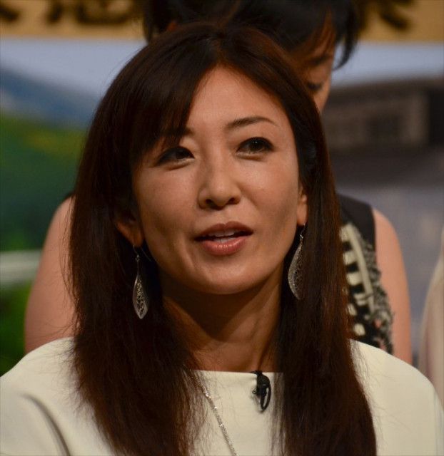 中島史恵56歳、水着で抜群プロポーション全開　「美の女神」「最高」「可愛い」
