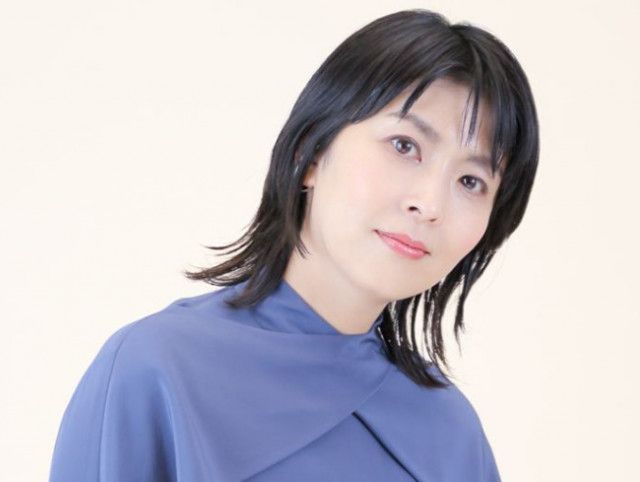 松たか子、“元カレ”とピース　48歳の学生役にネット驚き「若すぎます、、」「年齢も自由自在なのすごい！」