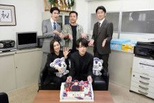 横山裕が43歳に！　ドラマ『約束 〜16年目の真実〜』キャスト陣がサプライズで誕生日を祝福