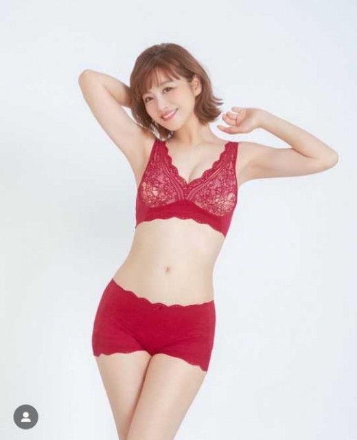 鈴木奈々、”美スタイル”でナイトブラ新色公開に「肌が綺麗でスタイルがイイね」反響 Dailynewsonline Goo ニュース