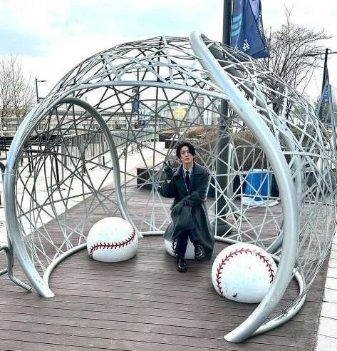 KAT-TUN･亀梨和也、MLBでの取材のオフショットを公開｢どれもカッコイイし可愛すぎる｣