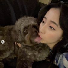 Cocomi、愛犬の舌にキスする写真が物議「これは推奨されない行為」