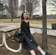 ”人気YouTuber”中町綾、チェックのミディスカートの最新ショット披露「大人っぽくてめっちゃ綺麗」