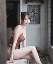 ”日本一美しいドラマー”大野真依、水着姿で足湯を楽しむ様子を披露「全てが綺麗」「スタイルいい〜なぁ」