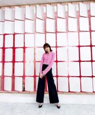 桐谷美玲、『news every.』春らしいピンクの衣装姿披露「相変わらずお綺麗」
