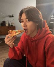 山崎賢人、ピザハットの新CMキャラクターに就任!｢一緒にピザりたい｣｢ピザになりたい｣