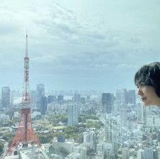 板谷由夏、東京タワーとの2ショットを載せ、出演中のドラマ『東京タワー』の放送を宣伝