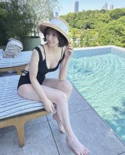 篠田麻里子、｢プール日和の日｣スタイル抜群の水着姿にファンべた褒め｢お肌綺麗｣｢透明感はんぱねぇ｣