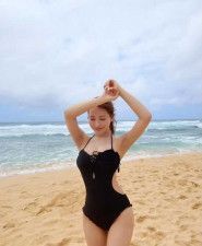 三上悠亜、ハワイのビーチでスタイル抜群モノキニ水着披露「悠亜ちゃんボディになりたい…」