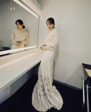 吉岡里帆、純白レースのロングドレス姿に「真っ白な妖精さんの 吉岡里帆、純白レースのロングドレス姿に「真っ白な妖精さんの