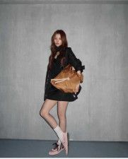 TWICE・サナ、ラルフローレンのニットに白パンツコーデ披露に TWICE・サナ、ラルフローレンのニットに白パンツコーデ披露に