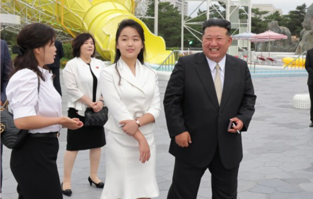 金正恩の娘「350万円のカルティエ腕時計」着け登場
