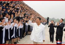 北朝鮮の若者の反発を呼ぶ「金正恩をお父さんと呼べ」
