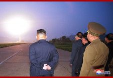 「貴重なドルを海にぶちまけた」北朝鮮国民、衛星失敗で金正恩氏を批判