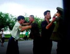 「食べ物をどうすればいいのか」国民の怒りにたじろぐ北朝鮮警察